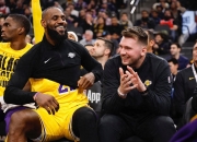 开云体育中国官网-快船险胜独行侠，詹姆斯统治全场的简单介绍