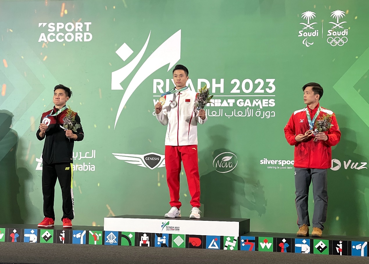 沙特阿拉伯跳水选手勇夺金牌