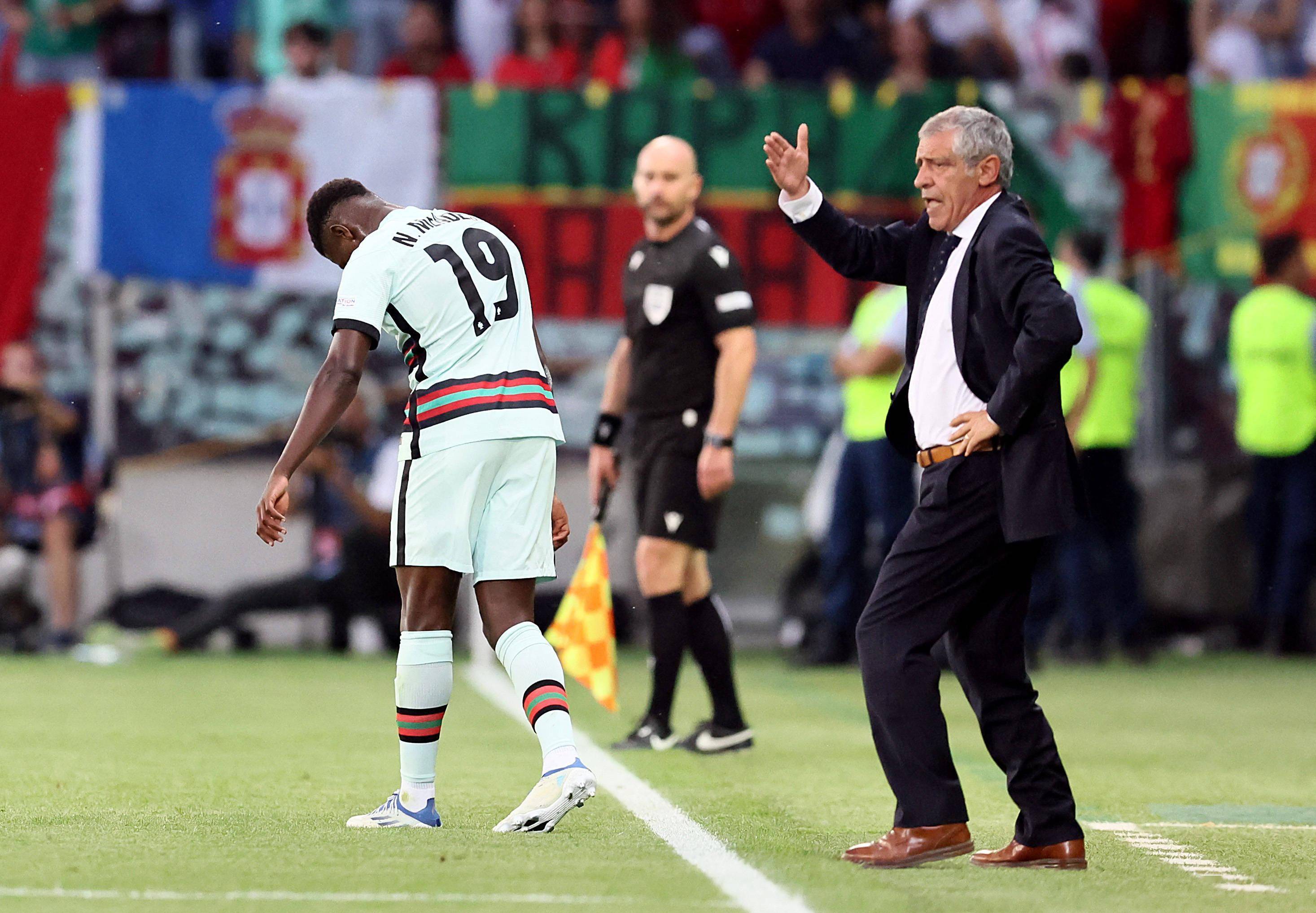 包含瑞士豪胜西班牙，欧国联小组赛奇观再现的词条