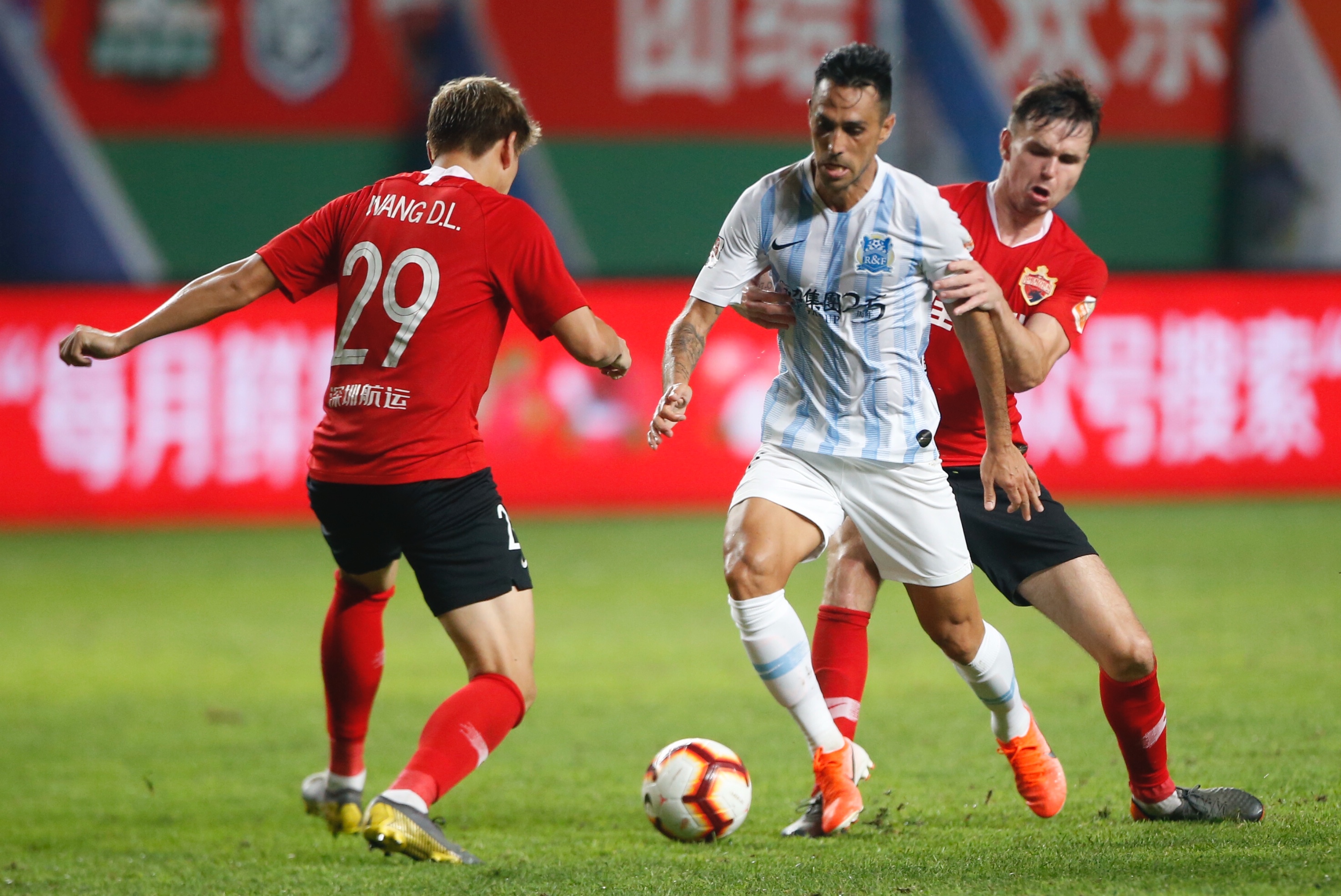 关于深圳佳兆业双线作战，表现抢眼的信息