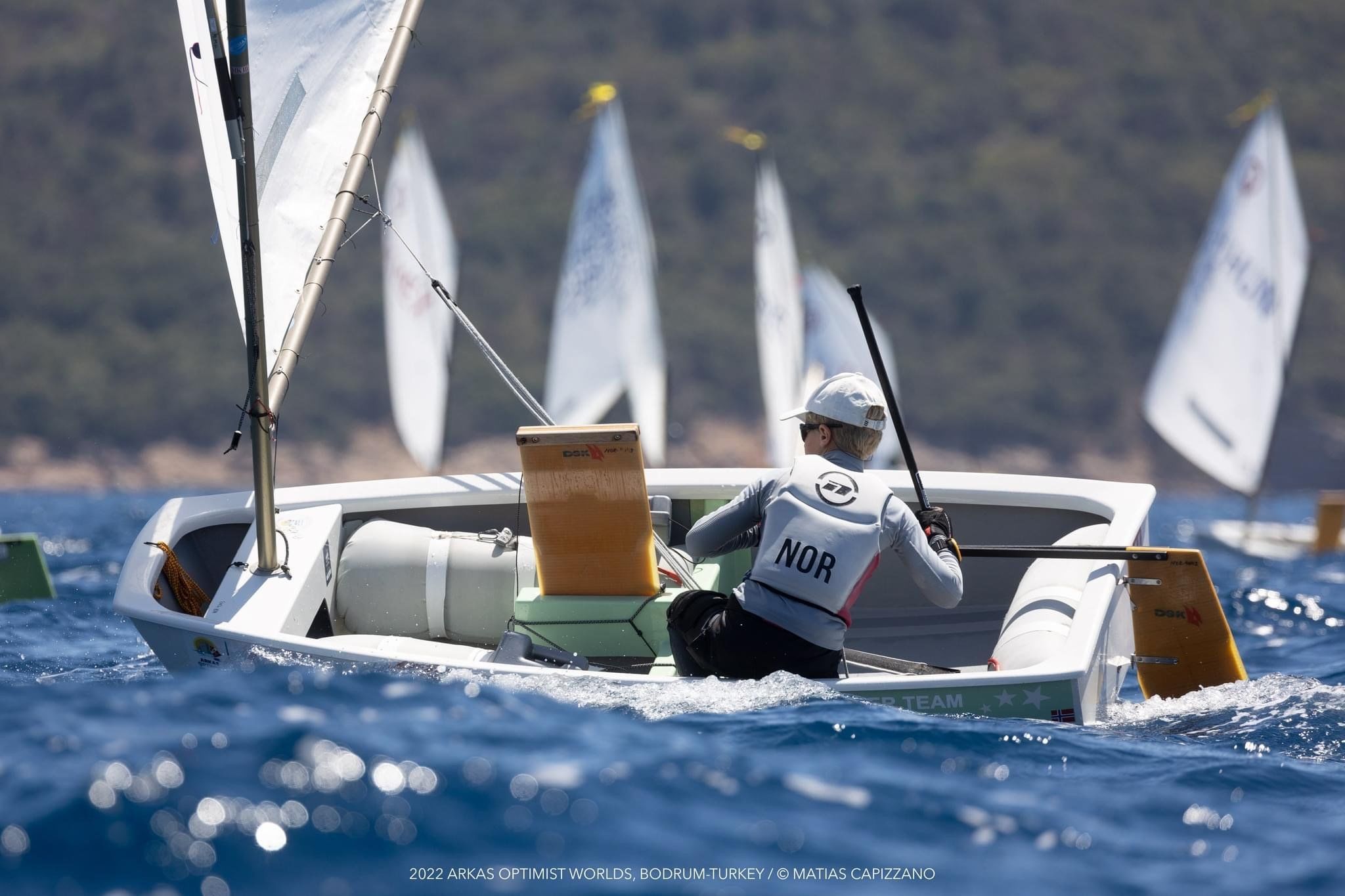 瑞士帆船选手势不可挡,蓝天白帆飞舞的简单介绍 瑞士帆船选手势不可挡,蓝天白帆飞舞的简单介绍