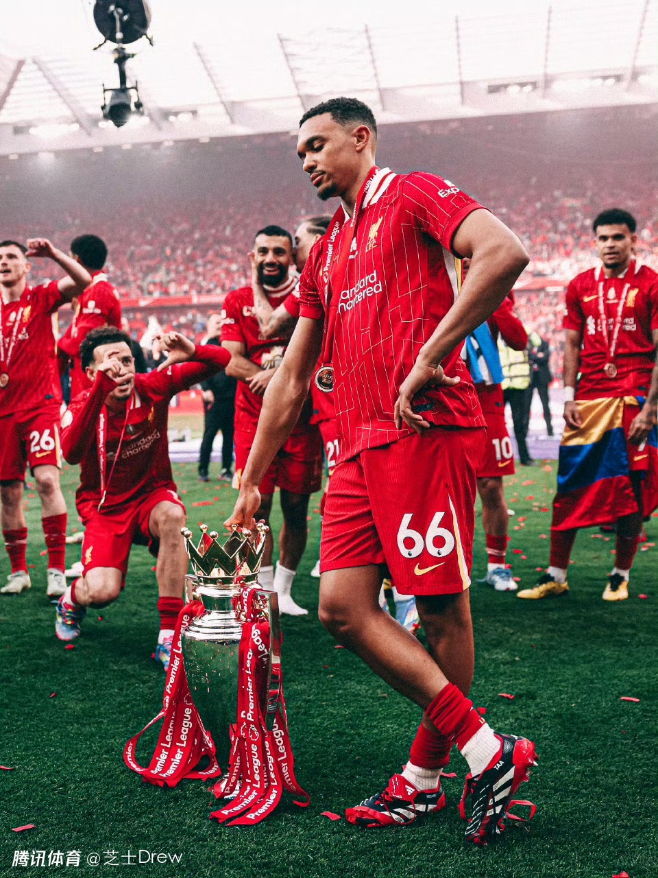 利物浦球员合力演绎胜利，赢得激情掌声的简单介绍