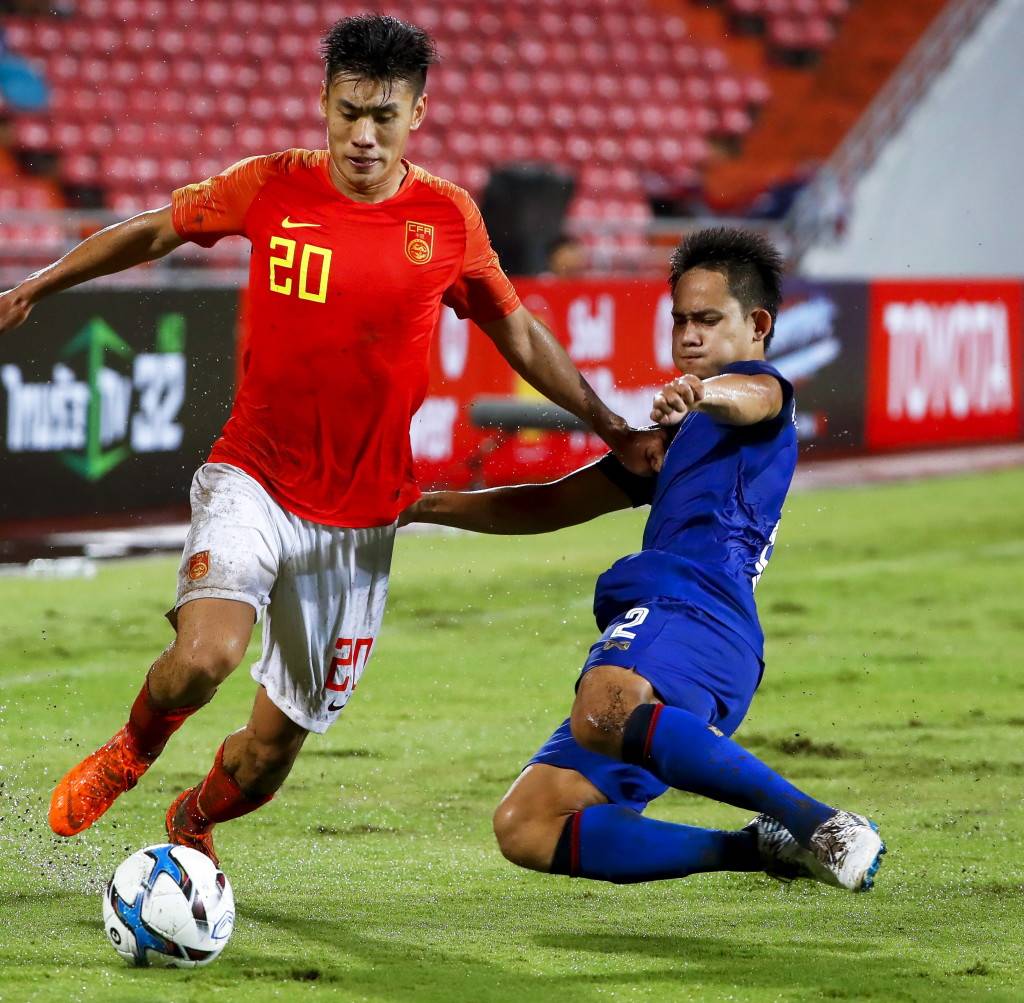 包含亚洲足球盛事拉开帷幕,球员斗志昂扬的词条 包含亚洲足球盛事拉开帷幕,球员斗志昂扬的词条