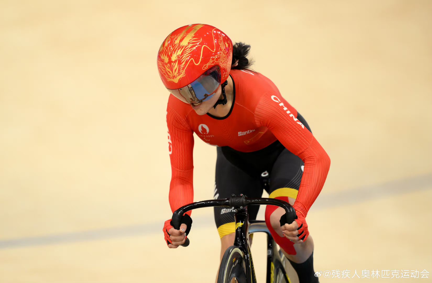 德国自行车运动员实力完胜，夺冠领先