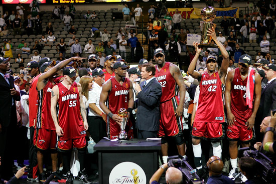 热火逆转晋级，总决赛之战宛如赌局的简单介绍