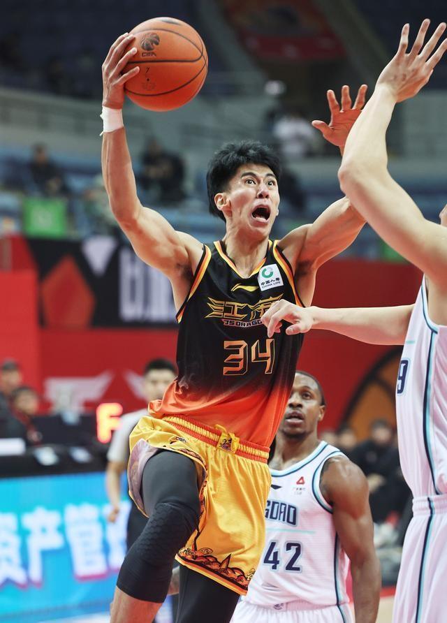 关于篮球场上风云变幻,胜负难以预料,全场观众为之疯狂的信息 关于篮球场上风云变幻,胜负难以预料,全场观众为之疯狂的信息