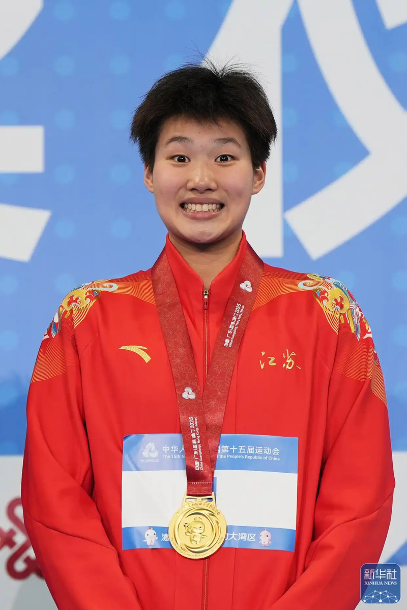 中国运动员夺得游泳比赛金牌，实力惊人的简单介绍