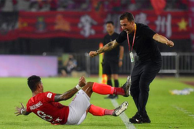 包含英国乒乓球队绝地反击中国乒乓球队，马龙完成帽子戏法的词条