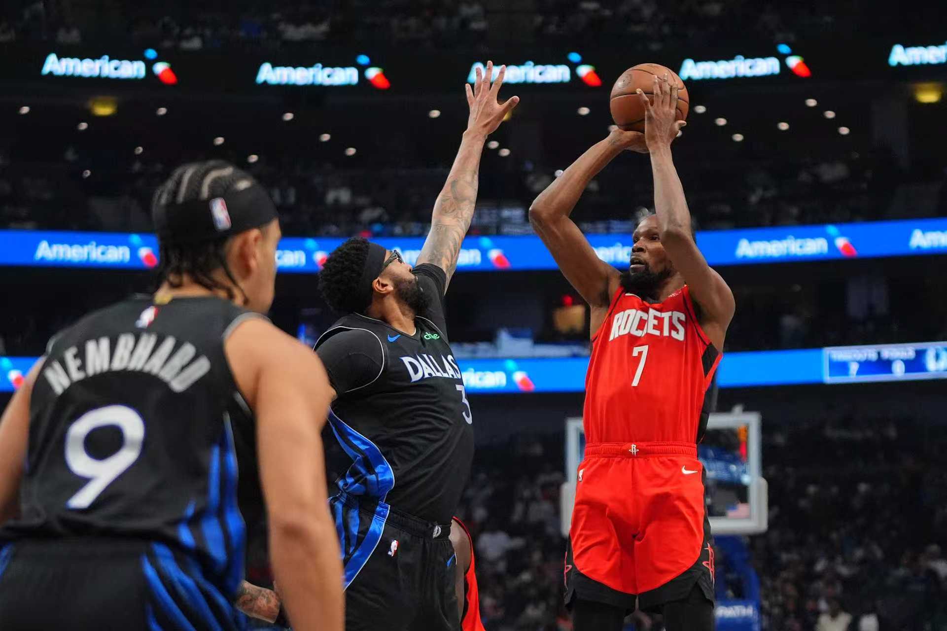 包含独行侠鏖战篮网B队，字母哥统治全场的词条