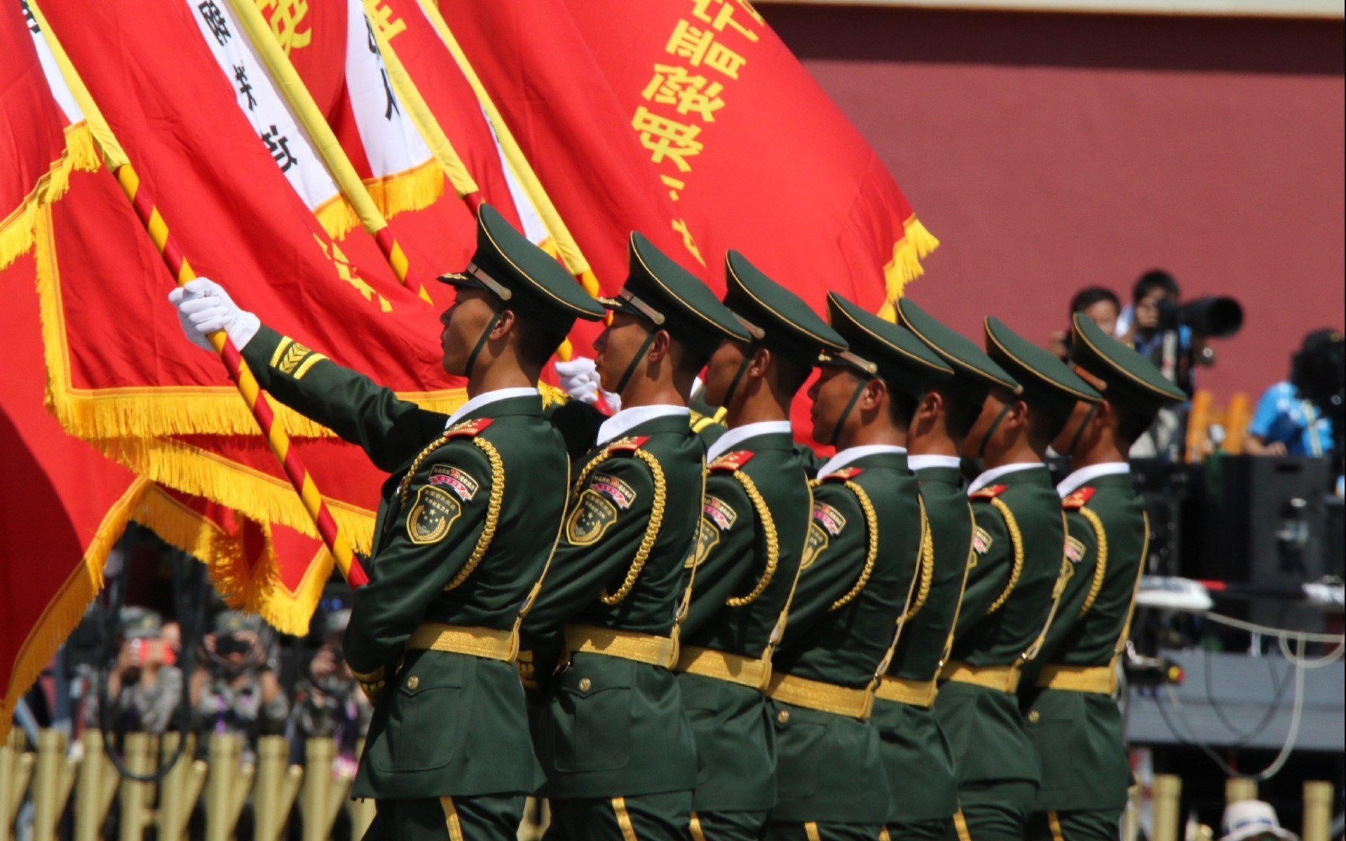 赛道与球场，F1揭幕战与热火翻盘的启示